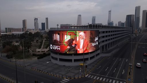 DOOH vs Traditional OOH: What Works Best for B2B Brands in the Middle East