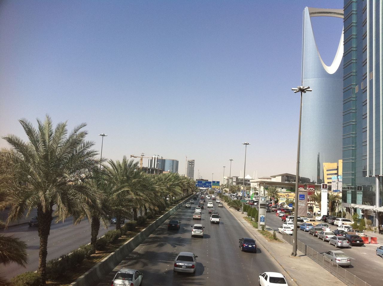 دليل خطوة بخطوة: كيفية حجز اللوحات الإعلانية لحملات الإعلانات الخارجية في الإمارات العربية المتحدة والمملكة العربية السعودية والصين