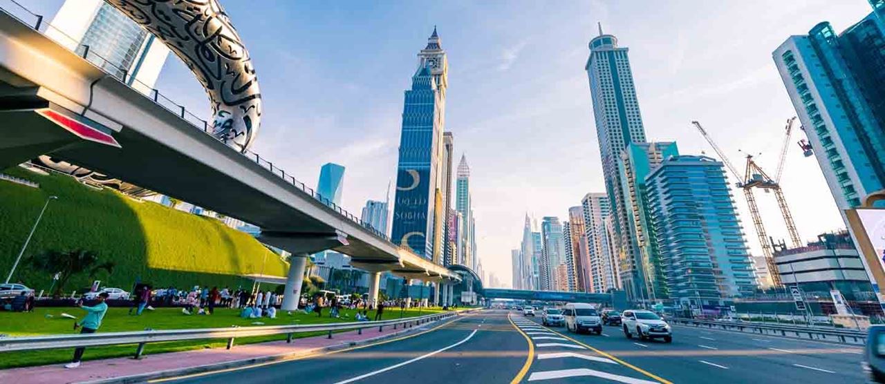 دليل خطوة بخطوة: كيفية حجز اللوحات الإعلانية لحملات الإعلانات الخارجية في الإمارات العربية المتحدة والمملكة العربية السعودية والصين